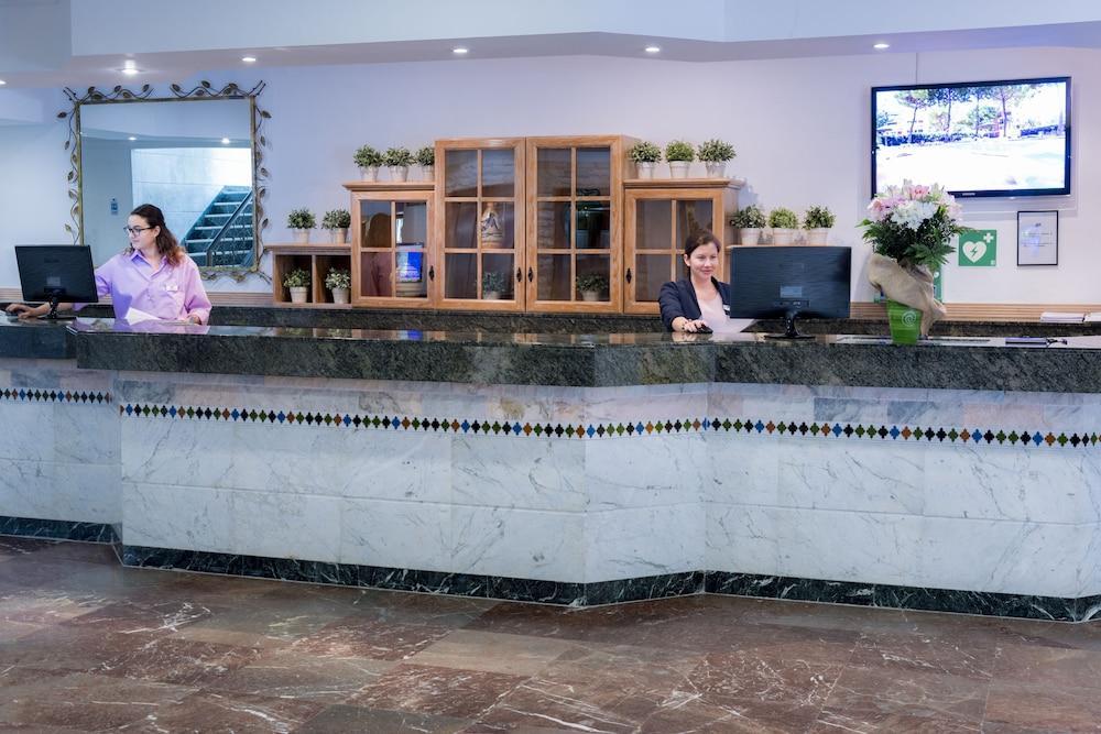 4R Gran Europe Hotel Комаруга Екстериор снимка