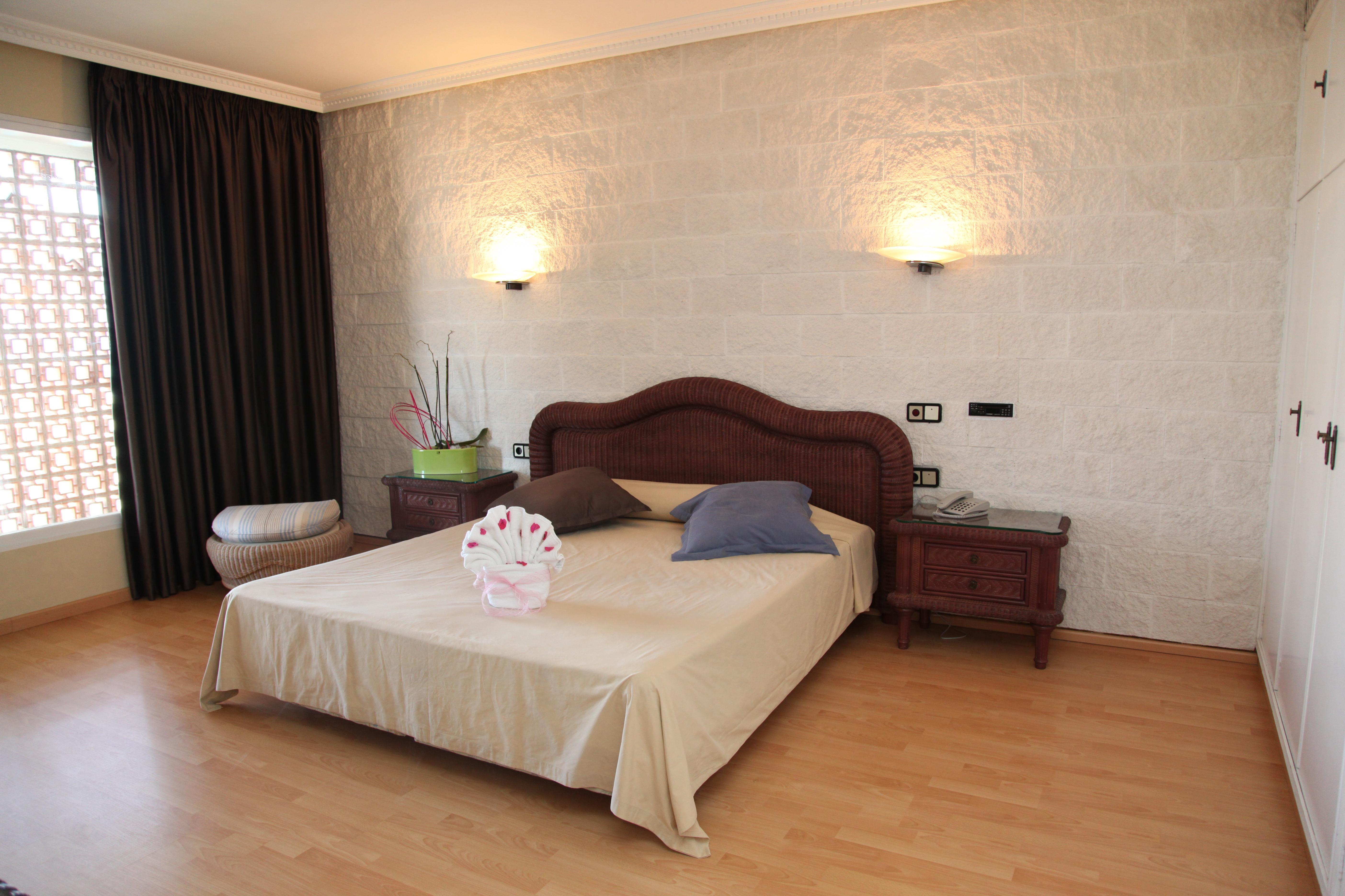 4R Gran Europe Hotel Комаруга Екстериор снимка