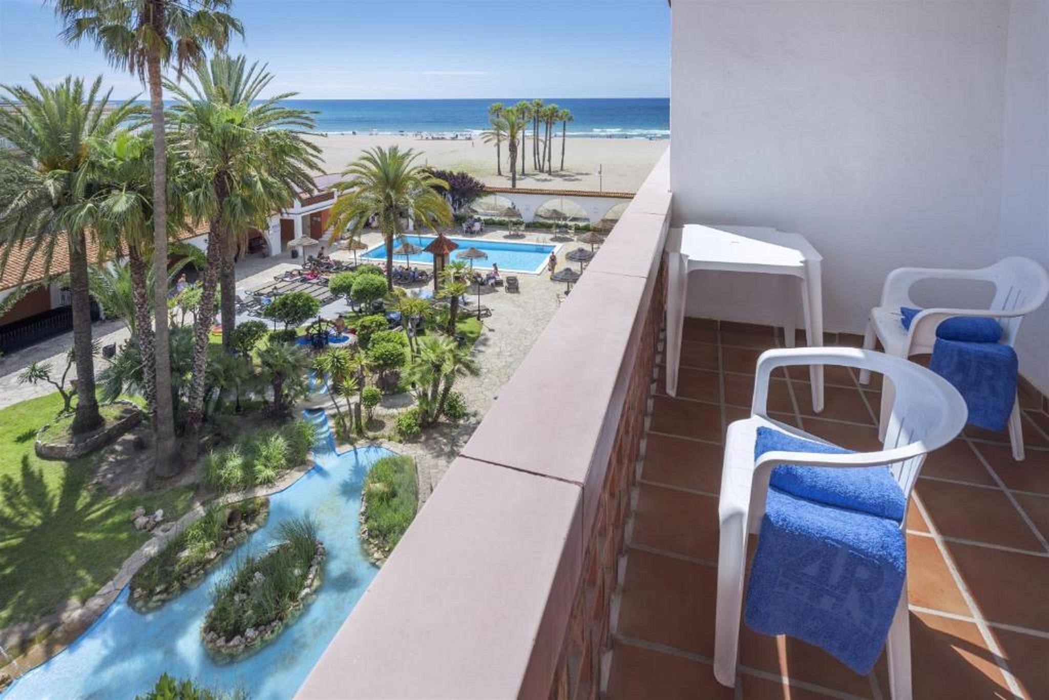 4R Gran Europe Hotel Комаруга Екстериор снимка