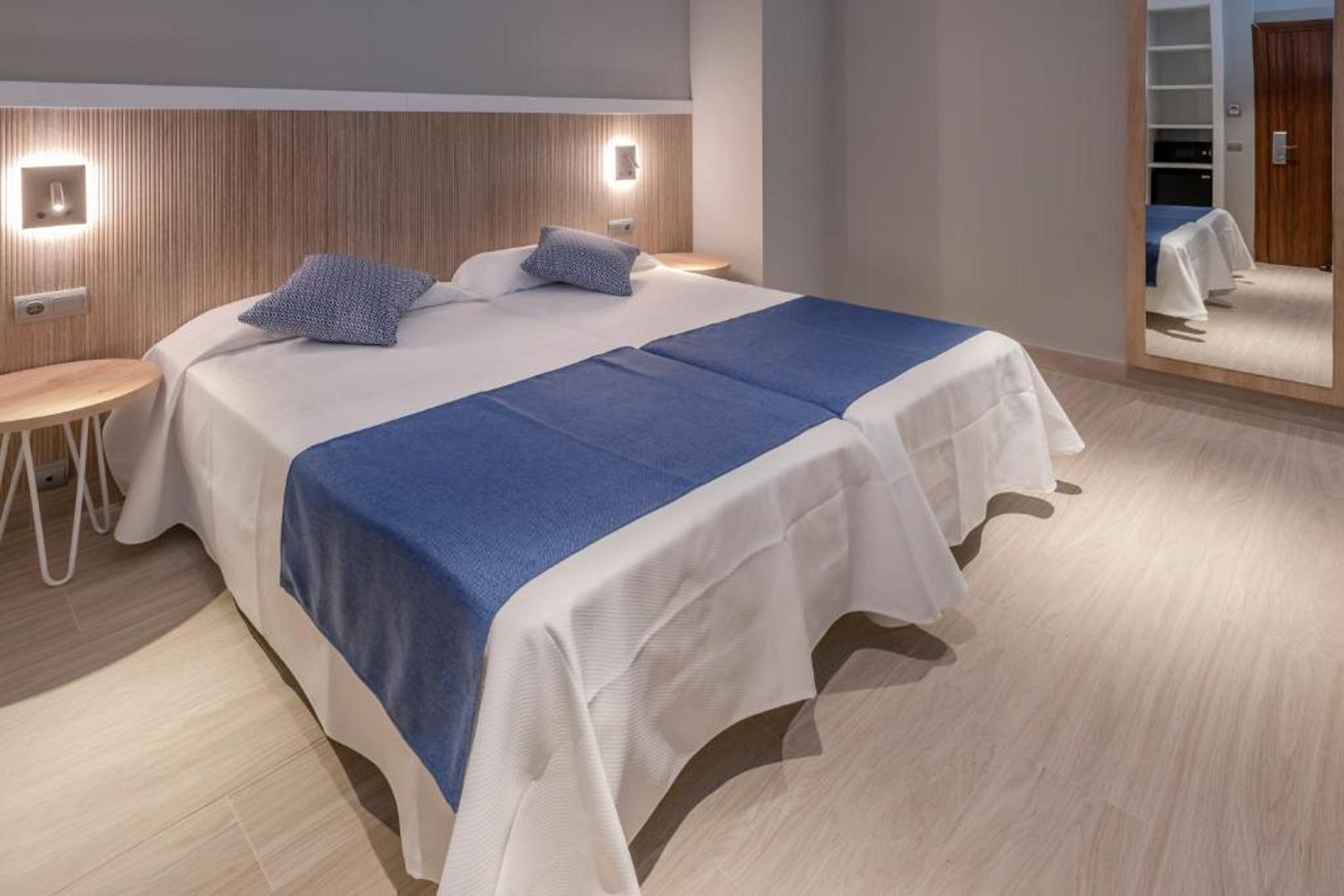 4R Gran Europe Hotel Комаруга Екстериор снимка