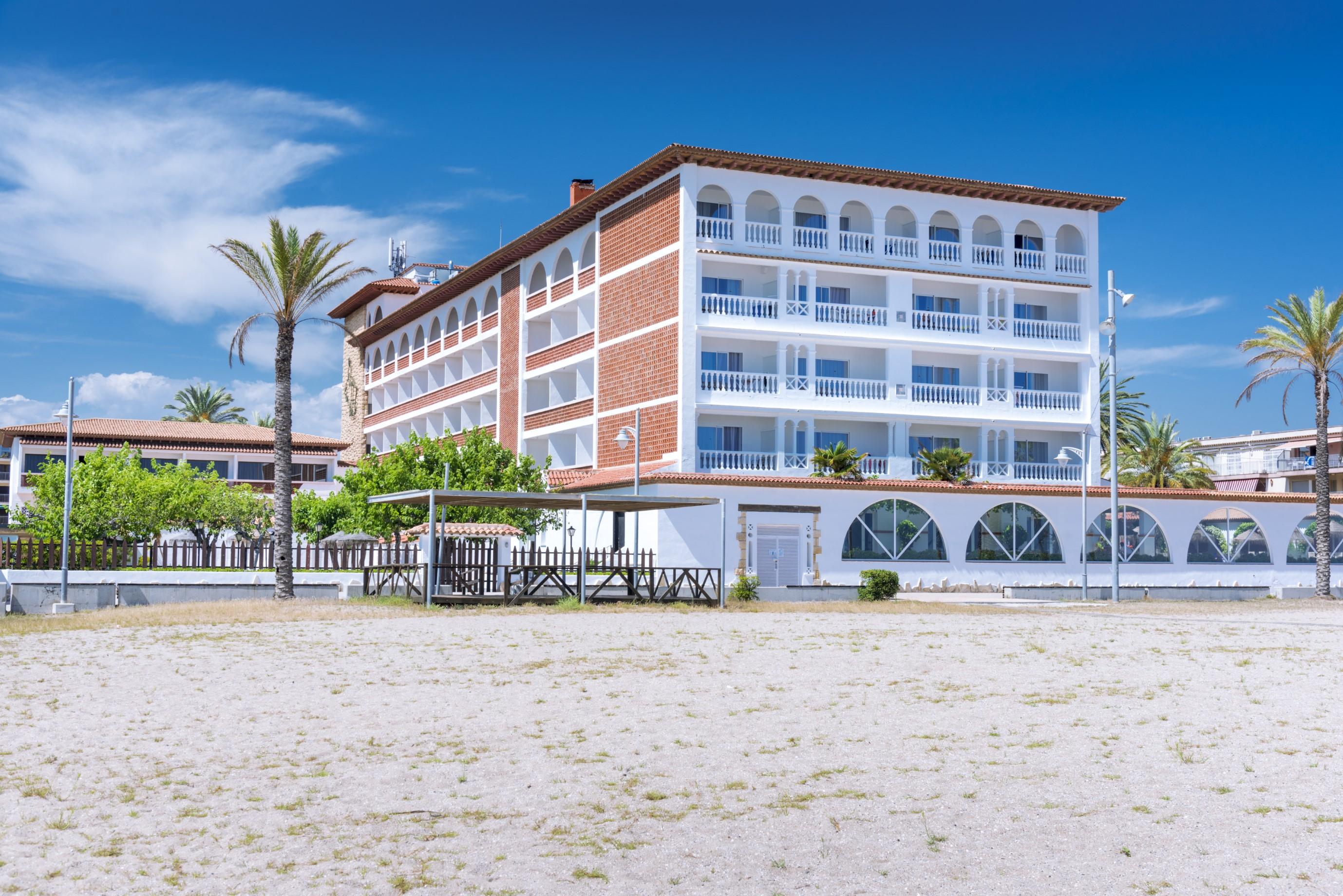 4R Gran Europe Hotel Комаруга Екстериор снимка
