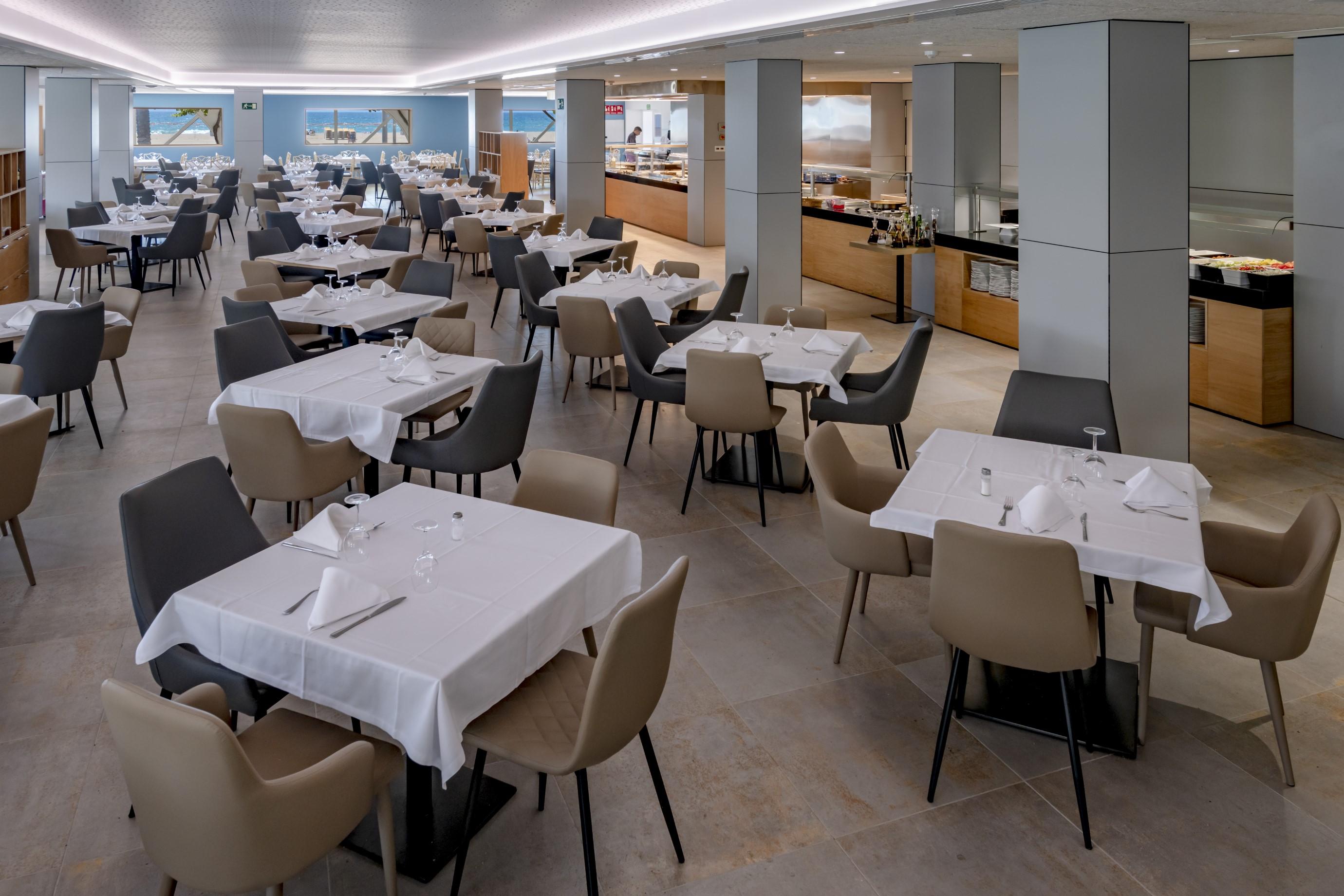 4R Gran Europe Hotel Комаруга Екстериор снимка