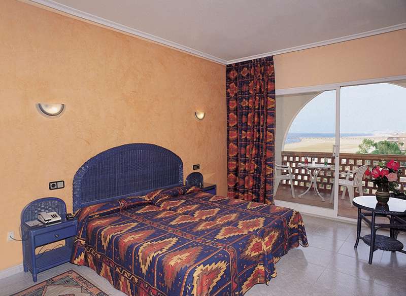 4R Gran Europe Hotel Комаруга Екстериор снимка