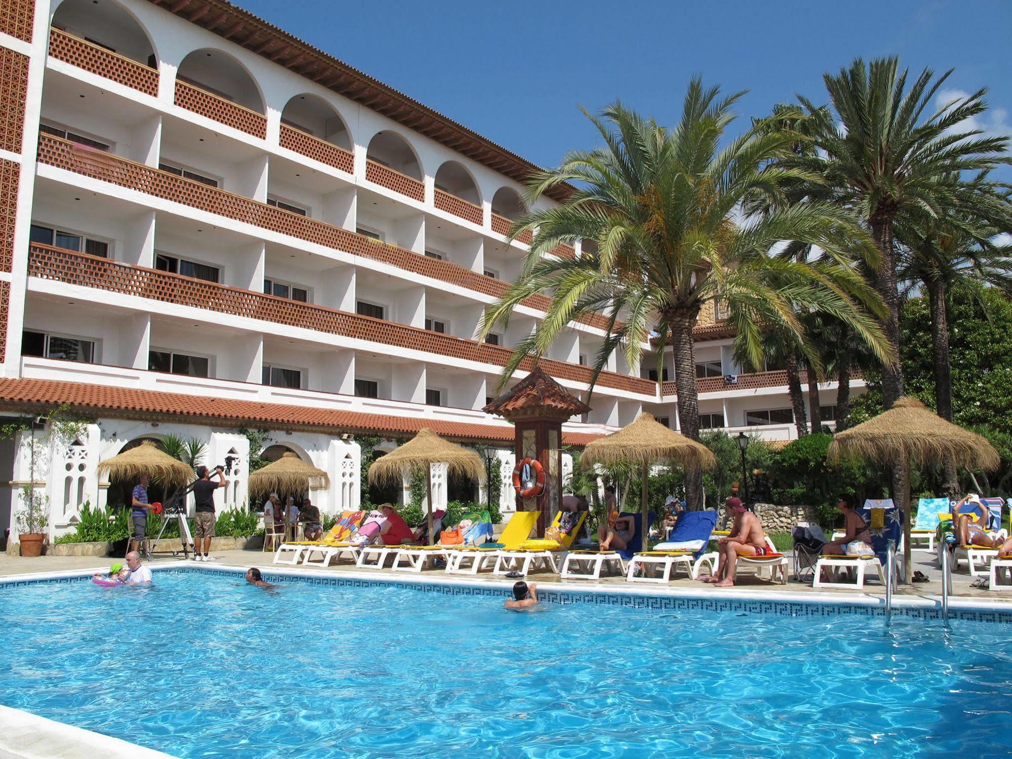 4R Gran Europe Hotel Комаруга Екстериор снимка