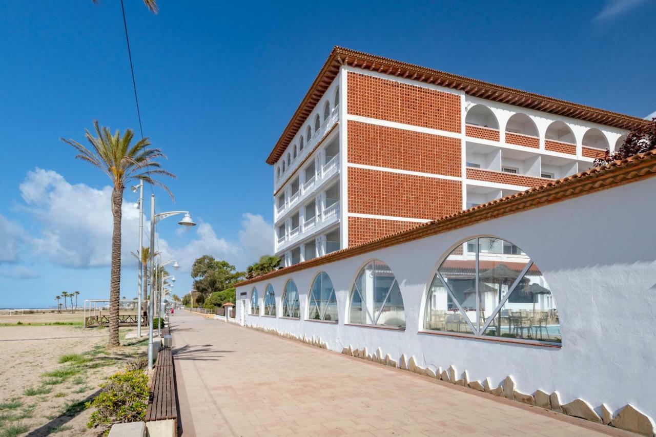4R Gran Europe Hotel Комаруга Екстериор снимка