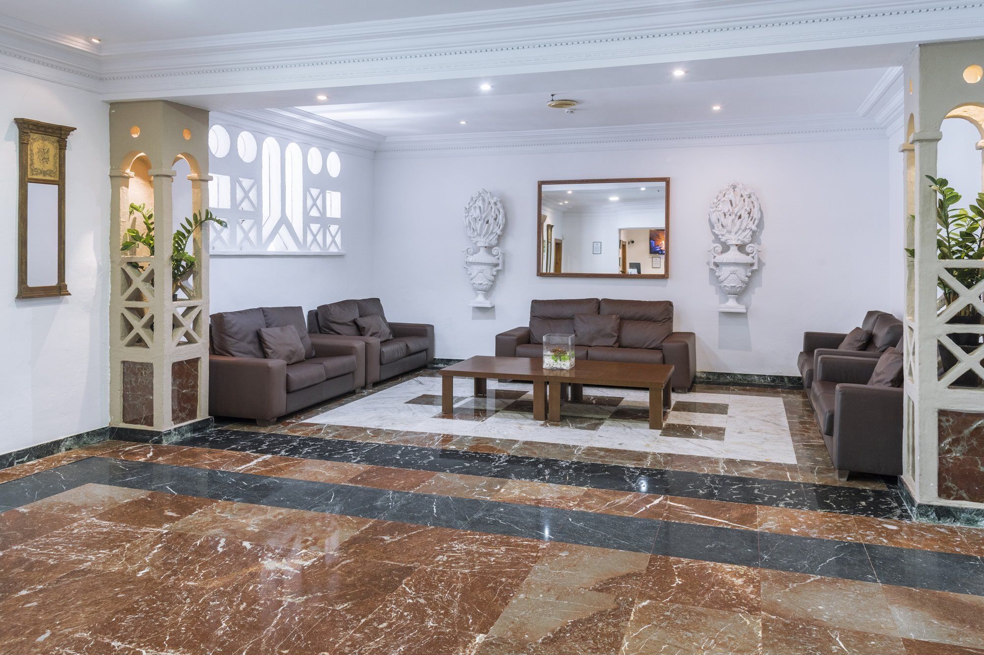 4R Gran Europe Hotel Комаруга Екстериор снимка